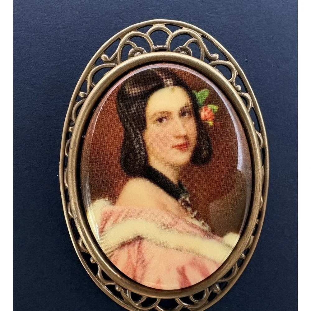 Vintage Victorian Revival‎ Portrait Lady Jane Erskine Gold Tone Filigree Brooch